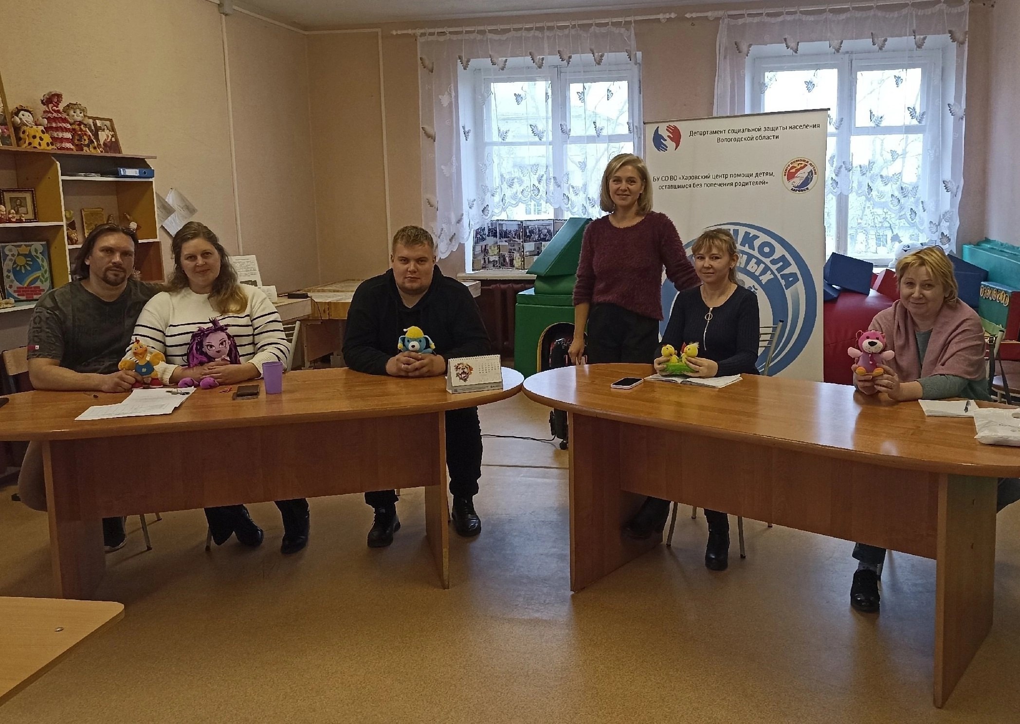 ВНОВЬ ШКОЛА ДВЕРИ РАСПАХНУЛА